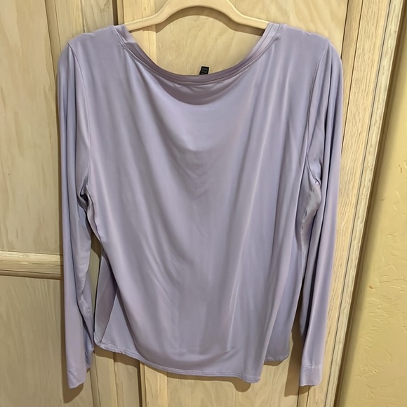 3/$30| 🌸 WHBM Woven Front Long Sleeve Tee - Picture 4 of 6